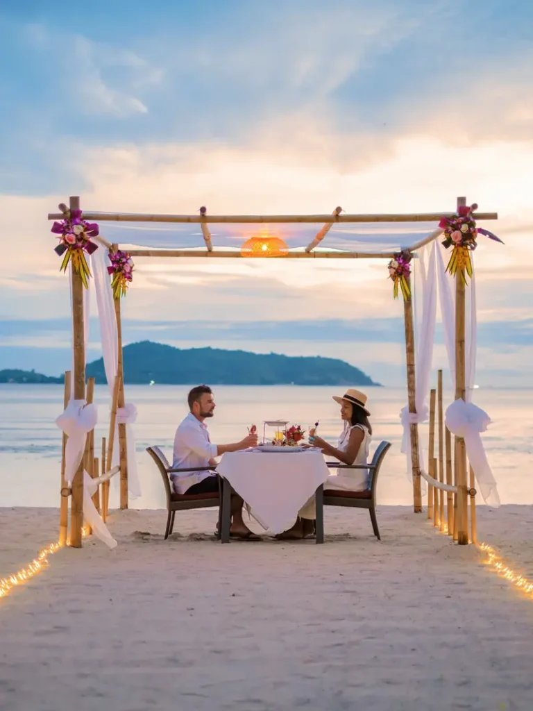 Dîner romantique sur la plage à Saint-Martin organisé pour un séjour